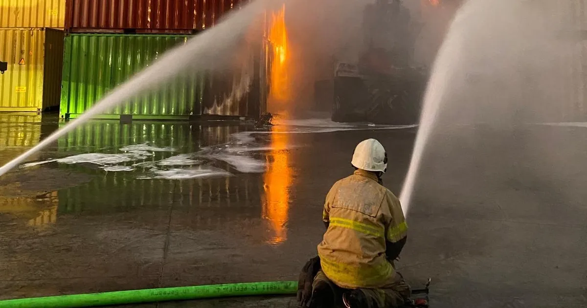İzmir İtfaiyesi, Aliağa’da büyük felaketin önüne geçti