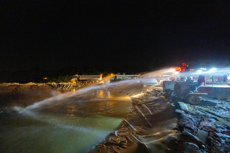 İzmir İtfaiyesi şimdi de Denizli için ter döküyor