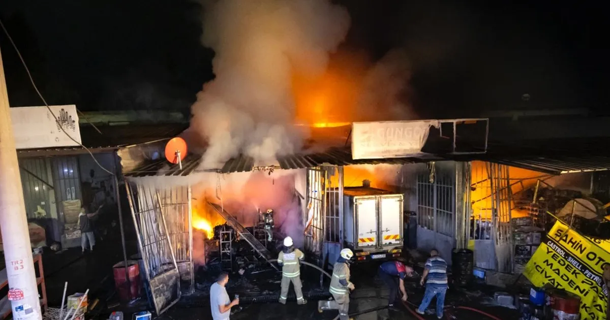 İzmir Kemalpaşa’da sanayi sitesindeki yangın kontrol altında