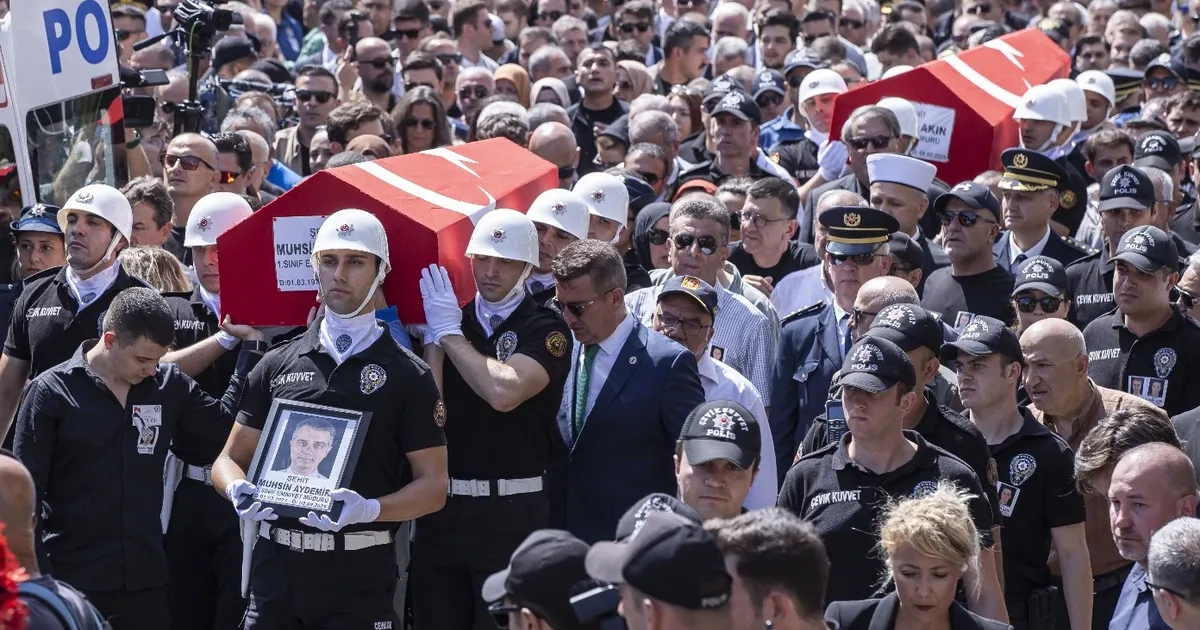 İzmir’in şehitlerine veda!
