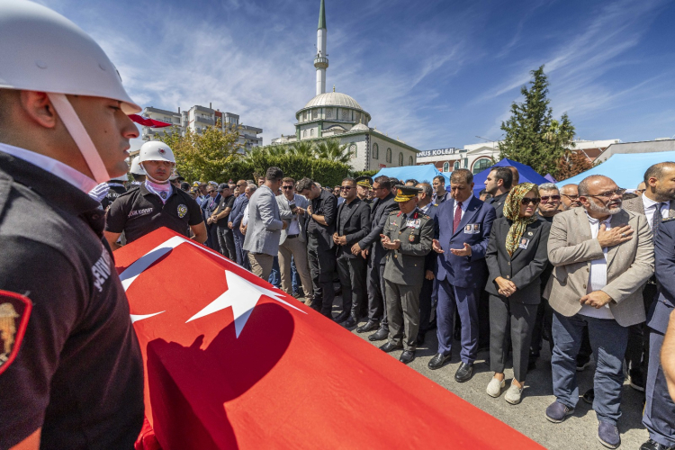 İzmir’in şehitlerine veda!