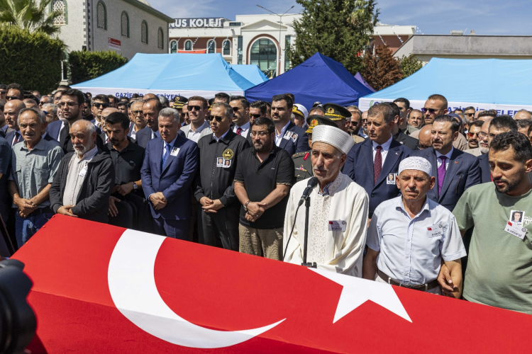 İzmir’in şehitlerine veda!