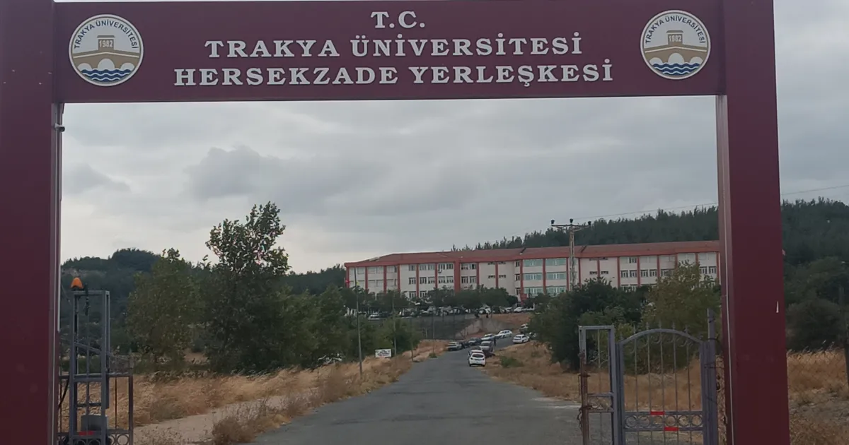 Keşan Belediyesi göreve davet edildi... Uzun otlar temizlenmeyi bekliyor