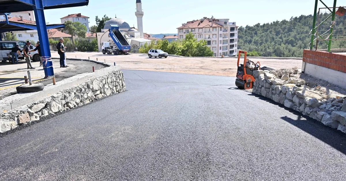 Manisa Büyükşehir'den Gördes'e asfalt