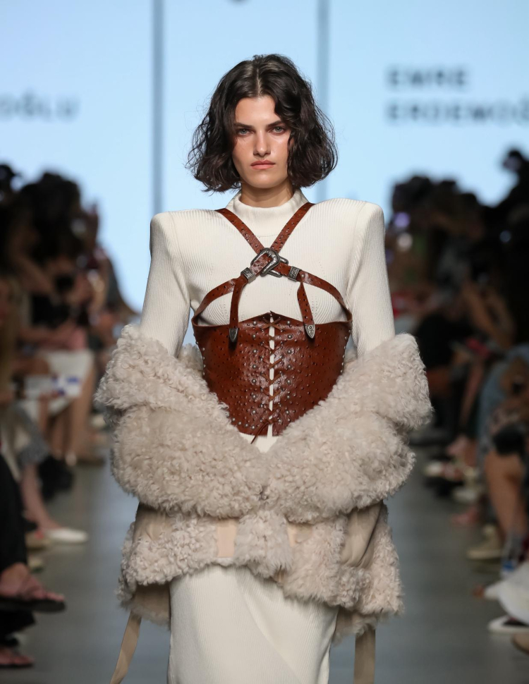 Moskova Fashion Week’te Erdemoğlu imzası