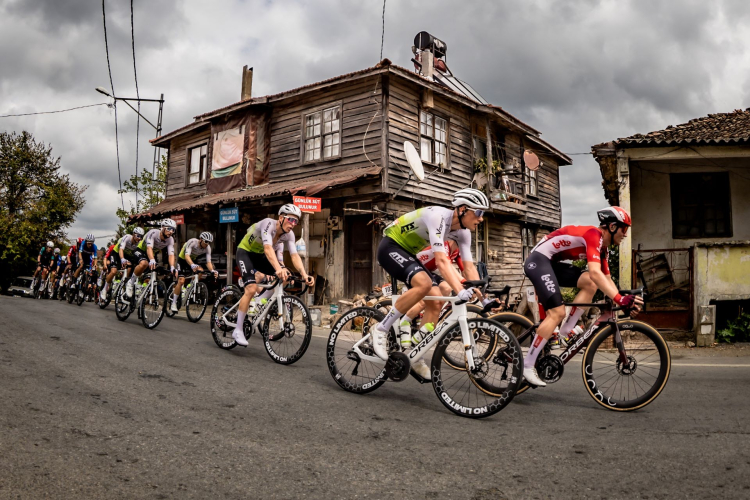 Tour of İstanbul'da ikinci etap tamamlandı... Mauro üç forma birden kazandı