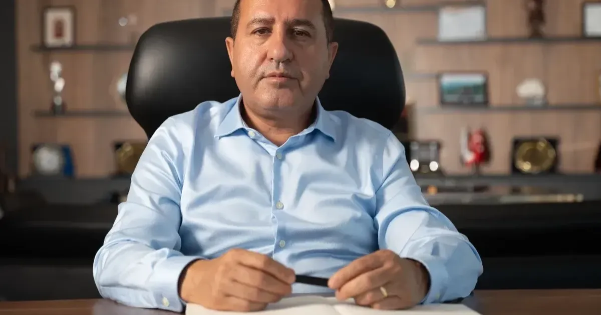 Türk işadamına Kanada’dan Kral III. Charles nişanı